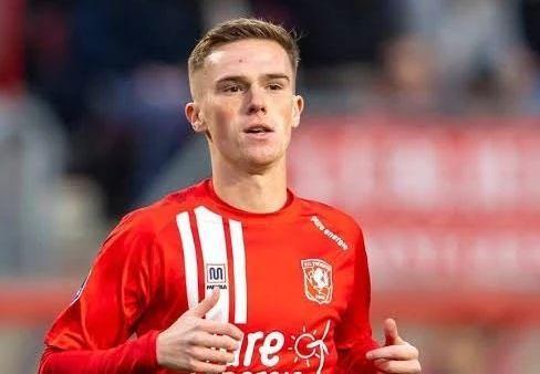 与球员们仍 与球员们仍