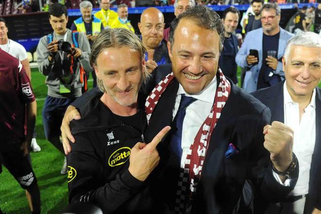 俱乐部的传 俱乐部的传